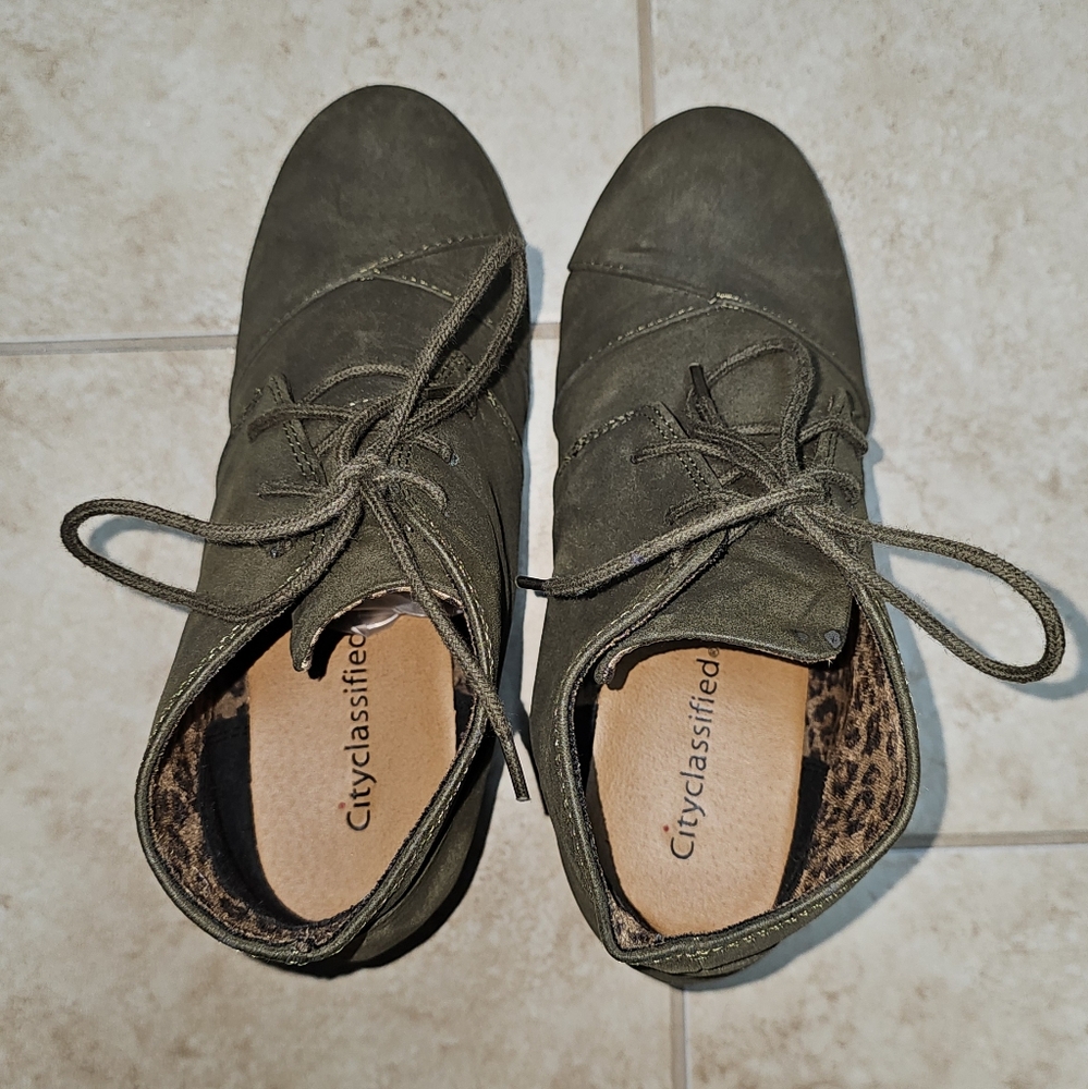 Cityclassified Women's Olive Booties